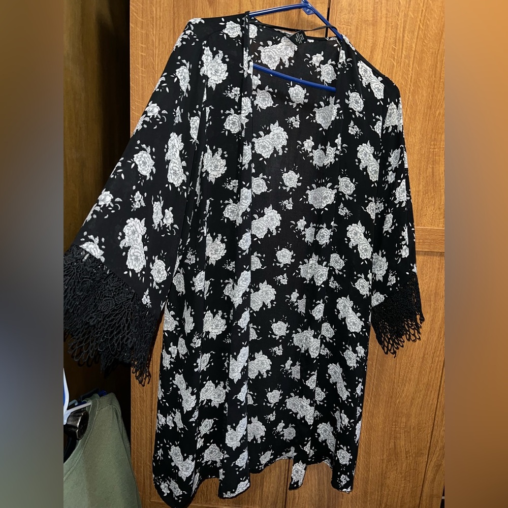 Elegant Black and White Floral Women's Cardigan